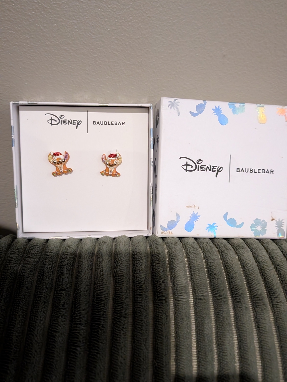 NIB Disney x Baublebar Stitch Christmas Gingerbread Santa Hat Stud Earrings HTF
